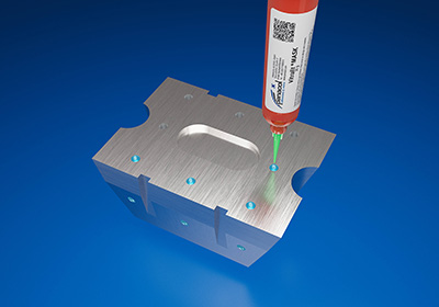 Un masquage UV est appliqué sur un composant.